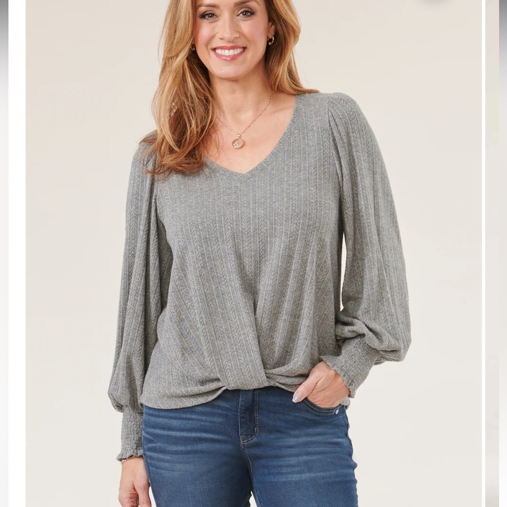 Democracy Women’s Long Blouson Sleeve V-Neck Twisted Hem Jacquard Knit Top Grey